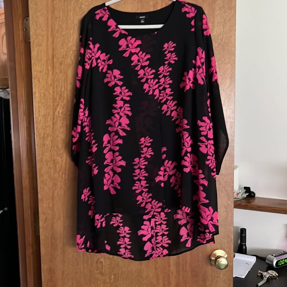 Woman’s Alfani high low tunic sheer top with attached tank